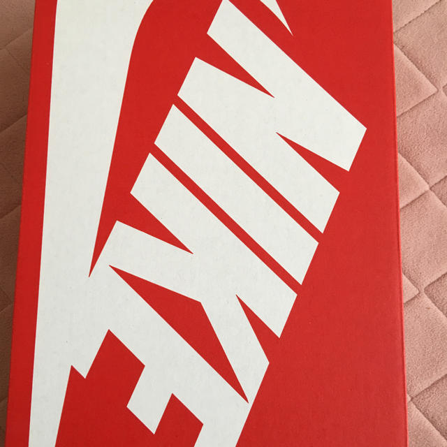 NIKE(ナイキ)のNIKE ホワイト スニーカー 新品 ijkさん専用 レディースの靴/シューズ(スニーカー)の商品写真