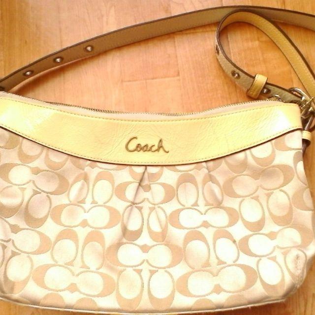 COACH(コーチ)の【COACH　２wayバッグ　ｱｲﾎﾞﾘｰ×ｺﾞｰﾙﾄﾞ　送料無料】 レディースのバッグ(ショルダーバッグ)の商品写真