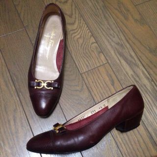 フェラガモ(Ferragamo)のボルドー？ パンプス(ローファー/革靴)