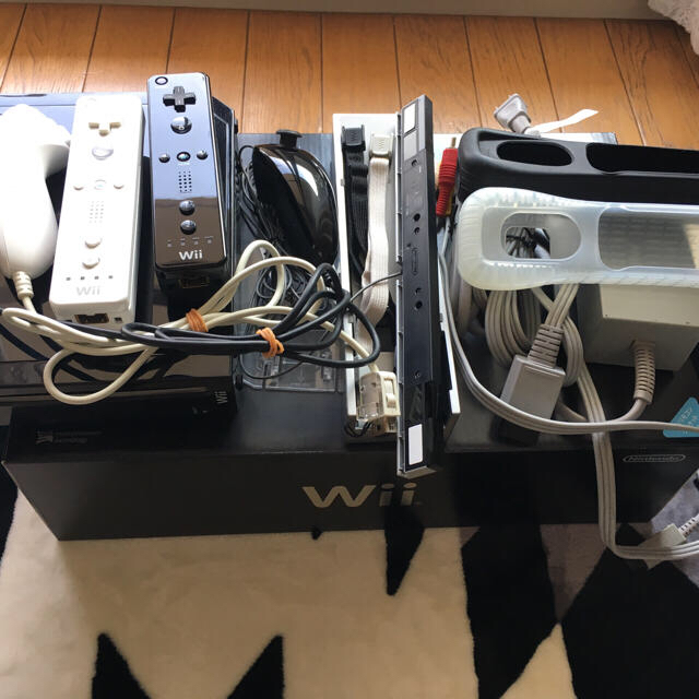 Wii(ウィー)のwii  任天堂   エンタメ/ホビーのゲームソフト/ゲーム機本体(家庭用ゲーム機本体)の商品写真