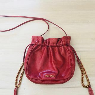 ミュウミュウ(miumiu)のmiumiu 巾着 レザー ショルダー ポシェット(ショルダーバッグ)