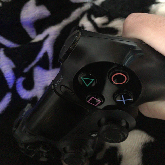 PlayStation4(プレイステーション4)のPS4 コントローラー 美品 エンタメ/ホビーのゲームソフト/ゲーム機本体(その他)の商品写真
