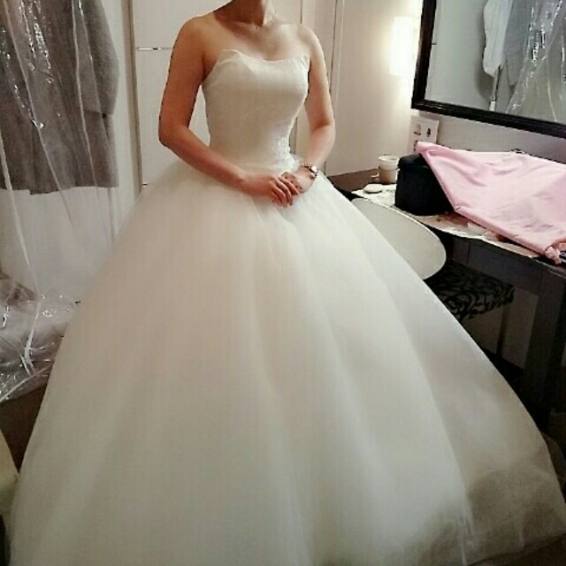 Vera Wang(ヴェラウォン)のヴェラウォンstyleチュール5層 ウェディングドレス  レディースのフォーマル/ドレス(ウェディングドレス)の商品写真