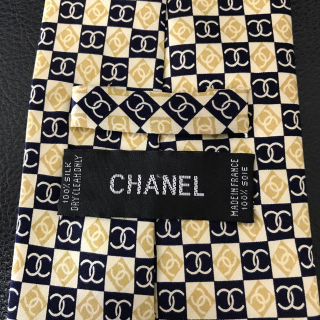 CHANEL(シャネル)の美品 シャネル ネクタイ シルク100% ブロックチェック イエロー ネイビー メンズのファッション小物(ネクタイ)の商品写真