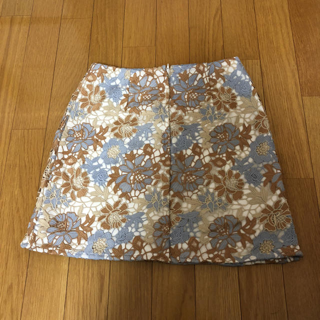 Lily Brown(リリーブラウン)のＬily Brown 花柄スカート レディースのスカート(ミニスカート)の商品写真