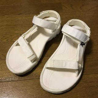 テバ(Teva)のTEVA サンダル 白 サイズ24(サンダル)