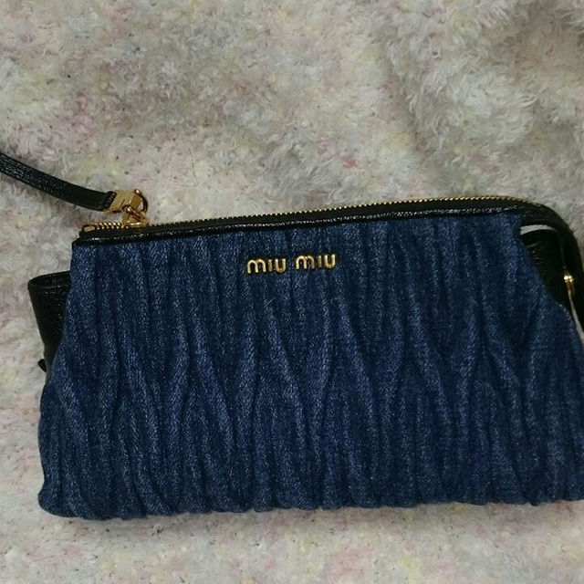 miumiu(ミュウミュウ)のれなさま専用 miumiuポーチ レディースのファッション小物(その他)の商品写真