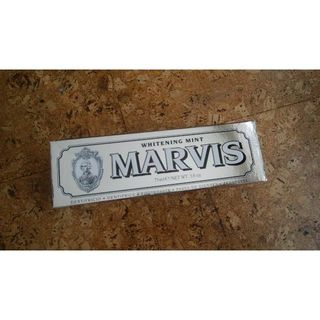 マービス(MARVIS)のマービス歯磨き粉　ホワイトミント　定価33％オフ♪(歯磨き粉)