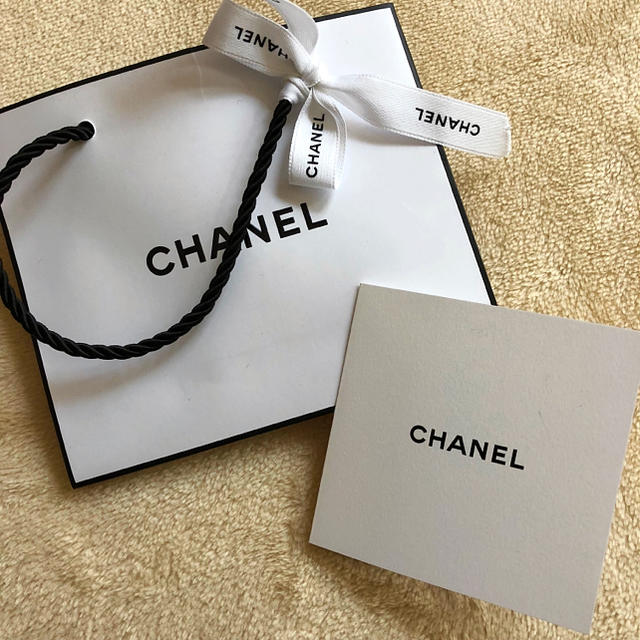 CHANEL(シャネル)のシャネル CHANEL 小袋 袋 プレゼント用 カード付き レディースのバッグ(ショップ袋)の商品写真