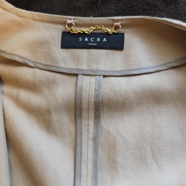 SACRA(サクラ)のサクラ ノーカラーコート ベージュ レディースのジャケット/アウター(スプリングコート)の商品写真