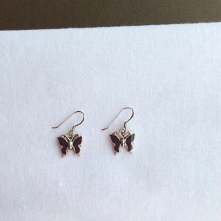 バタフライ ピアス (ピアス)