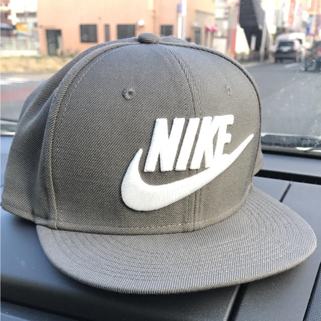 NIKE(ナイキ)のNIKE 帽子 新品  ナイキ キャップ チャコールグレー  Swoosh メンズの帽子(キャップ)の商品写真