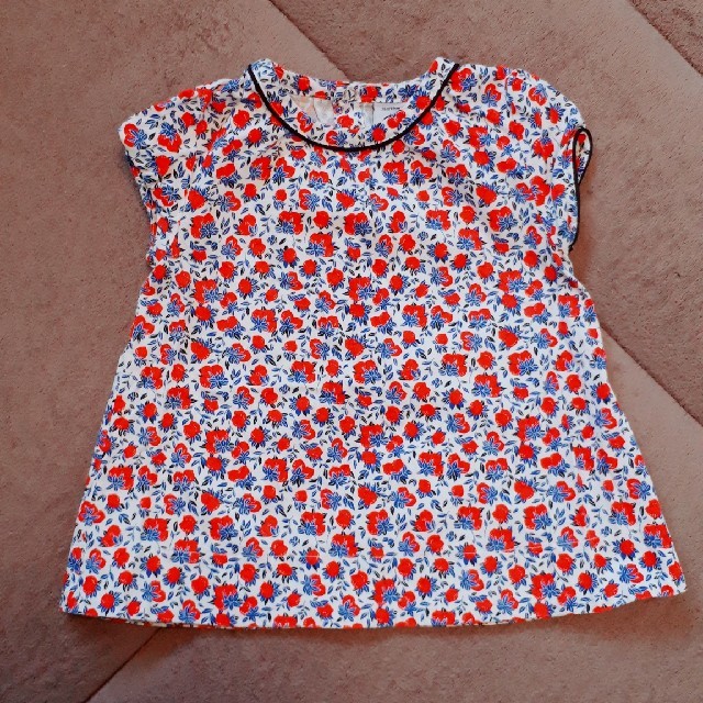 PETIT BATEAU(プチバトー)の★プチバトウ★イチゴ柄のトップス キッズ/ベビー/マタニティのベビー服(~85cm)(シャツ/カットソー)の商品写真