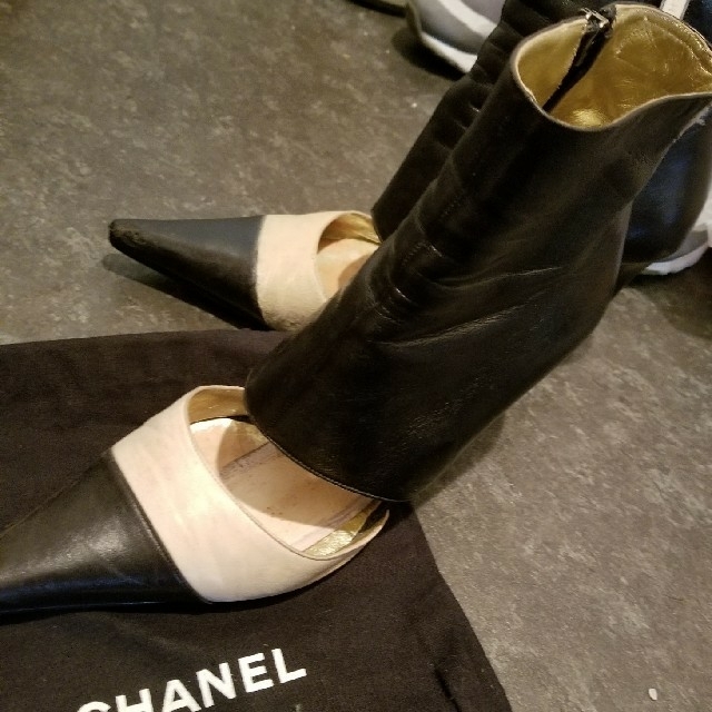CHANEL(シャネル)の値下げ CHANEL ブーツサンダル バイカラー レディースの靴/シューズ(サンダル)の商品写真