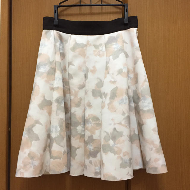 Swingle(スウィングル)の春服 清楚系花柄スカート レディースのスカート(ひざ丈スカート)の商品写真