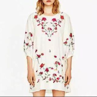 ザラ(ZARA)の美品 ZARA 刺繍入りワンピース オウム柄 花柄 XS(ひざ丈ワンピース)