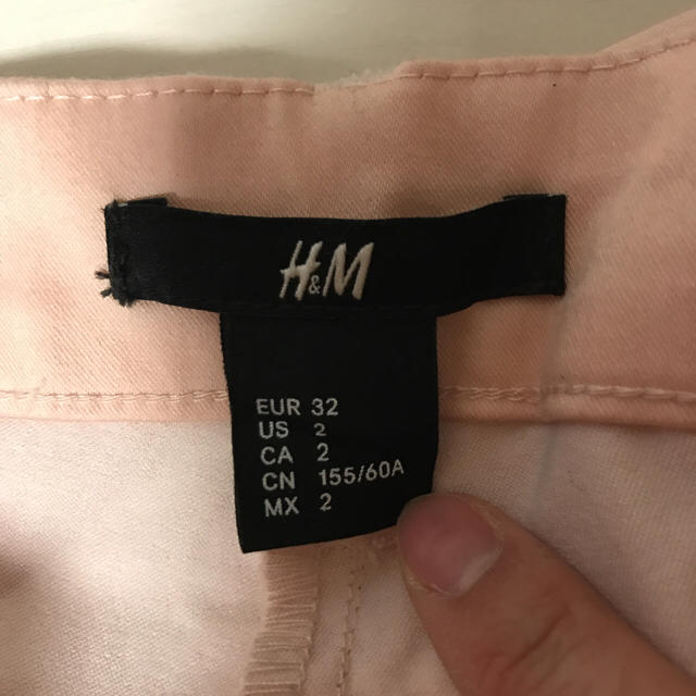 H&M(エイチアンドエム)の春 ピンクパンツ レディースのパンツ(クロップドパンツ)の商品写真