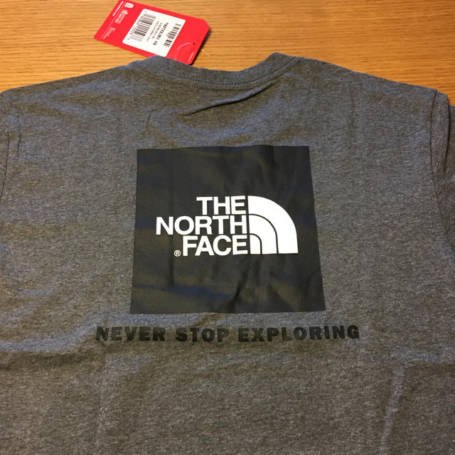 THE NORTH FACE(ザノースフェイス)の新品 ノースフェイス ボックスロゴ Tシャツ グレー メンズのトップス(Tシャツ/カットソー(半袖/袖なし))の商品写真