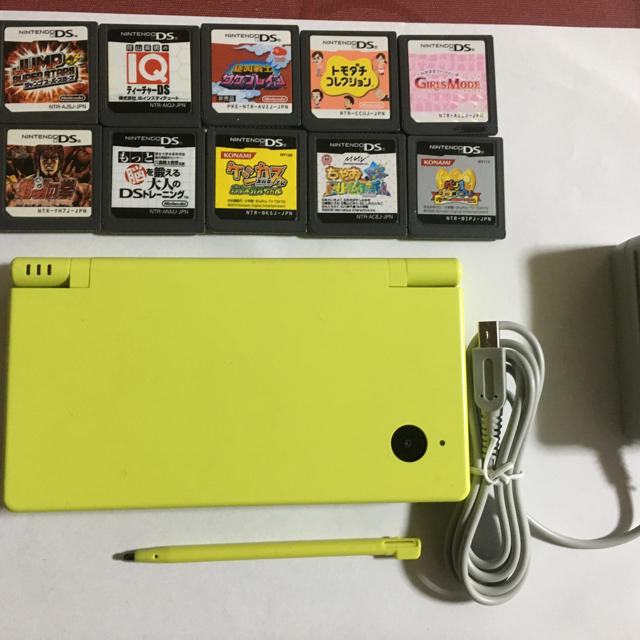 ニンテンドーDS(ニンテンドーDS)のDSi    イエロー本体     ソフト10本セット エンタメ/ホビーのゲームソフト/ゲーム機本体(携帯用ゲーム機本体)の商品写真