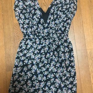 ビーシービージーマックスアズリア(BCBGMAXAZRIA)のBCBG 花柄ワンピース(ひざ丈ワンピース)