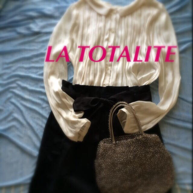 La TOTALITE(ラトータリテ)のトータリテ ブラックスカート レディースのスカート(ひざ丈スカート)の商品写真