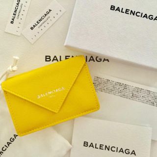 佐々木希 BALENCIAGA ペーパーミニ wallet yellow