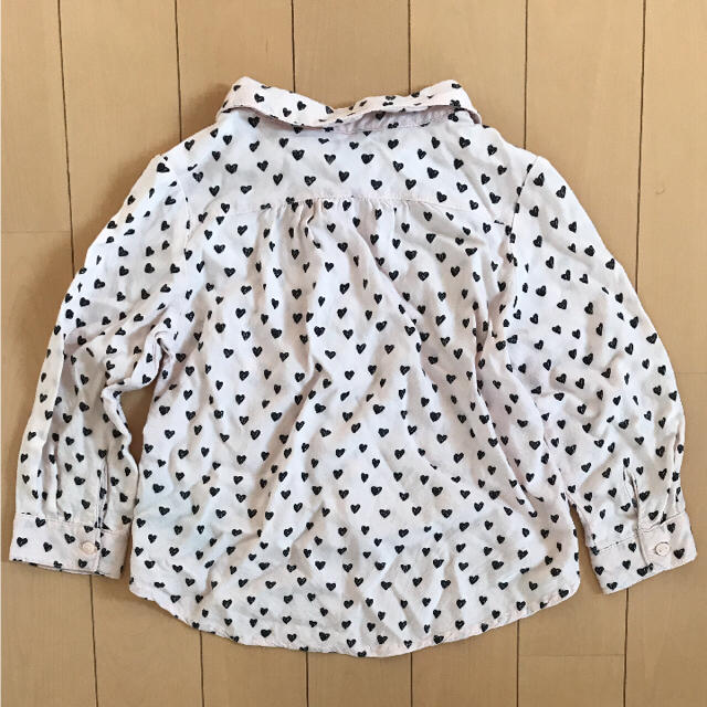 H&M(エイチアンドエム)のH&M ハート柄シャツ キッズ/ベビー/マタニティのキッズ服女の子用(90cm~)(ブラウス)の商品写真