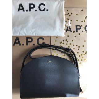 アーペーセー(A.P.C)のA.P.C 新品 ハーフムーン エンボス加工(ショルダーバッグ)