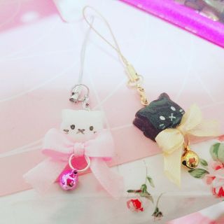 白と黒猫ちゃん鈴付きキーホルダー(キーホルダー)