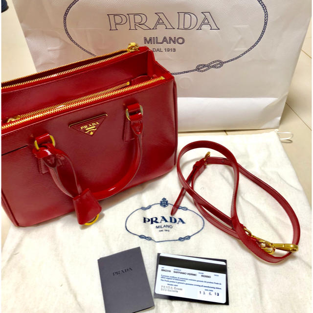 PRADA サフィアーノ 紗栄子