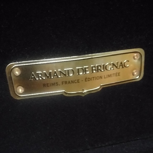 Dom Pérignon(ドンペリニヨン)のアルマンド空き瓶＋ケース 食品/飲料/酒の酒(シャンパン/スパークリングワイン)の商品写真