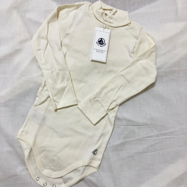 PETIT BATEAU(プチバトー)のSALE☆24m プチバトー 裏起毛タートルネックボディ キッズ/ベビー/マタニティのベビー服(~85cm)(シャツ/カットソー)の商品写真