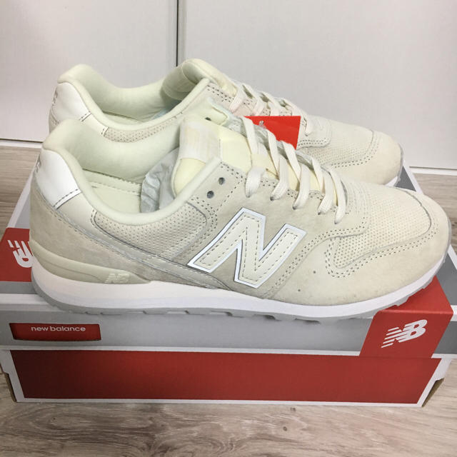 New Balance(ニューバランス)の新品タグ付き‼️ニューバランス WR996WPB 24センチ クリームイエロー レディースの靴/シューズ(スニーカー)の商品写真