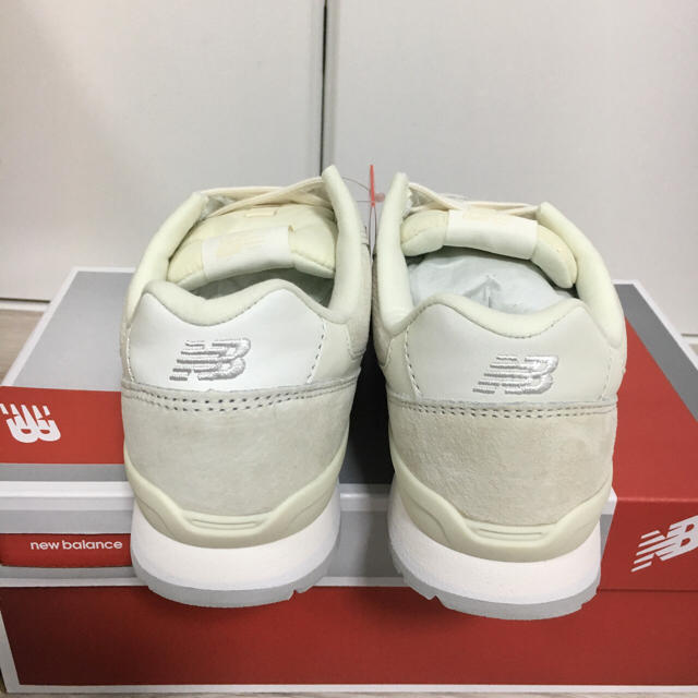 New Balance(ニューバランス)の新品タグ付き‼️ニューバランス WR996WPB 24センチ クリームイエロー レディースの靴/シューズ(スニーカー)の商品写真