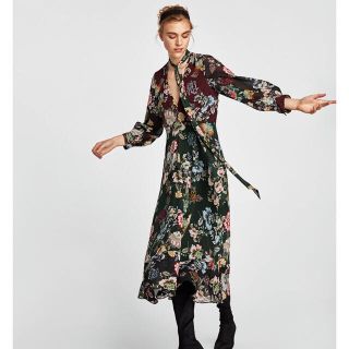 ザラ(ZARA)の【タグ付き新品】ザラ  花柄ワンピース M(ロングワンピース/マキシワンピース)