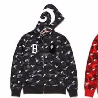 アベイシングエイプ(A BATHING APE)の年明け限定値下bape x blackscale shark hoodie (パーカー)