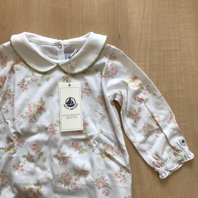 PETIT BATEAU(プチバトー)のお値下げ！新品未使用☆プチバトー 足付きロンパース 12m キッズ/ベビー/マタニティのベビー服(~85cm)(ロンパース)の商品写真