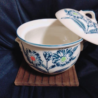 マルコ(MARUKO)の『ＭＡＲＵＫＯ とうじ    洋花グラタン』グラタン皿 蓋物 鉢 木製敷板付5客(食器)