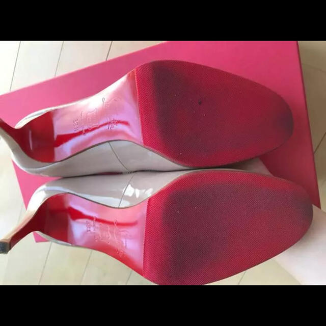Christian Louboutin(クリスチャンルブタン)のクリスチャンルブタン エナメル パンプス 38.5 レディースの靴/シューズ(ハイヒール/パンプス)の商品写真