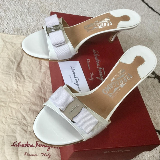 Salvatore Ferragamo(サルヴァトーレフェラガモ)の美品!フェラガモ VARA ミュール サンダル イタリア製 7~24㎝ レディースの靴/シューズ(サンダル)の商品写真