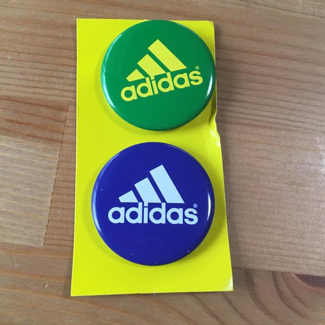 adidas(アディダス)のadidas アディダス 缶バッジ スポーツ/アウトドアのサッカー/フットサル(その他)の商品写真