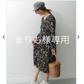 アーバンリサーチドアーズ(URBAN RESEARCH DOORS)のURBAN RESEARCH DOORS 新品 ダークフラワーガウンワンピース(ひざ丈ワンピース)