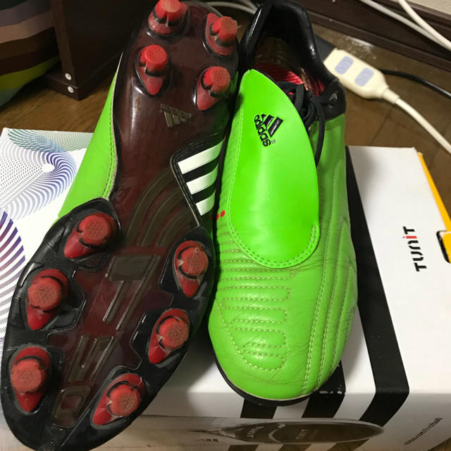 adidas(アディダス)の【値下げしちゃいました】adidas F50 tunit LE スポーツ/アウトドアのサッカー/フットサル(シューズ)の商品写真