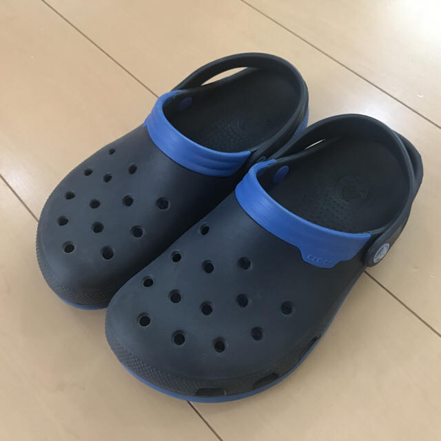 crocs(クロックス)のクロックス サンダル 23cm M5  キッズ/ベビー/マタニティのキッズ靴/シューズ(15cm~)(サンダル)の商品写真