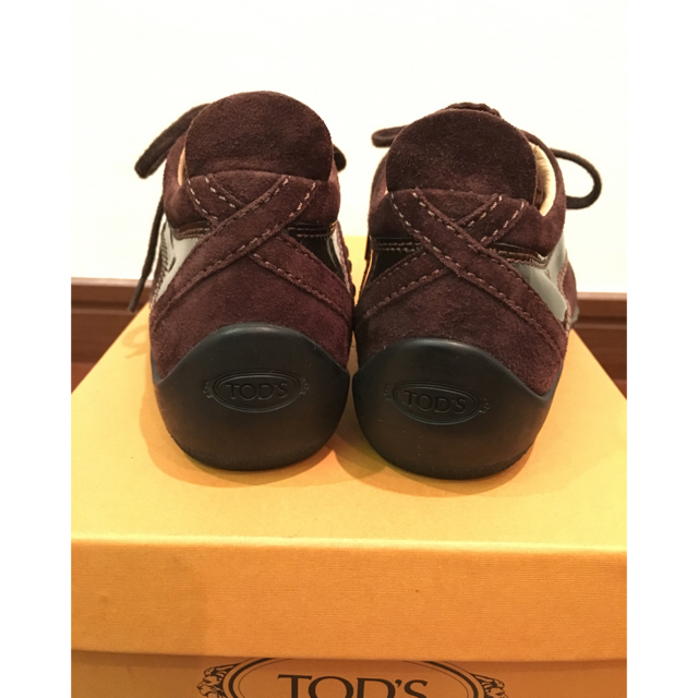 TOD'S(トッズ)の【Komomo様専用】TOD'S キッズ高級スニーカー茶色 EU28(18cm) キッズ/ベビー/マタニティのキッズ靴/シューズ(15cm~)(フォーマルシューズ)の商品写真