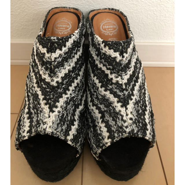 JEFFREY CAMPBELL(ジェフリーキャンベル)のジェフェリーキャンベル♡ローズバッド♡サボサンダル レディースの靴/シューズ(サンダル)の商品写真