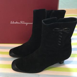 サルヴァトーレフェラガモ(Salvatore Ferragamo)の雪だるま 様 専用☆フェラガモ☆ショートブーツ/7B(ブーツ)