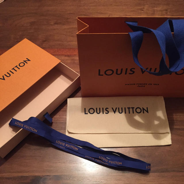 LOUIS VUITTON(ルイヴィトン)のヴィトン♡空箱と袋とリボンのset レディースのバッグ(ショップ袋)の商品写真