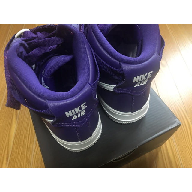 NIKE(ナイキ)のAIR FORCE 1 HIGH RETRO QS レディースの靴/シューズ(スニーカー)の商品写真