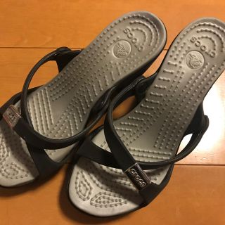 クロックス(crocs)のクロックス サンダル ミュール 黒×シルバー size5(サンダル)